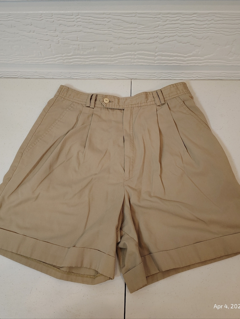 Vintage High Waist Khaki Shorts WOMENS SZ 10 PLEATED PREPPY ACADEMIA OLD MONEY - Picture 1 of 4